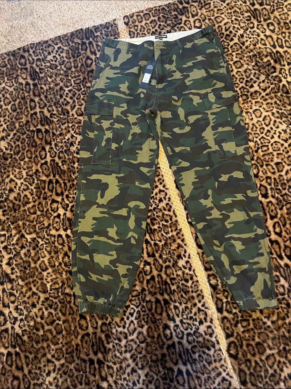 Fashion Nova Women's Camouflage Cargo Ankle Jeans - Green Camo